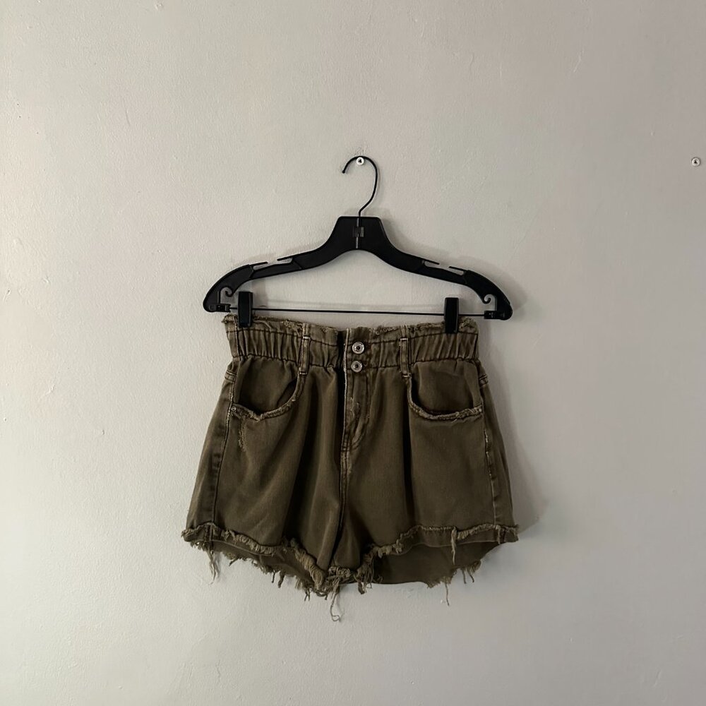 ZARA High-Waisted Distressed Denim Shorts – Olive Green (Size 6)